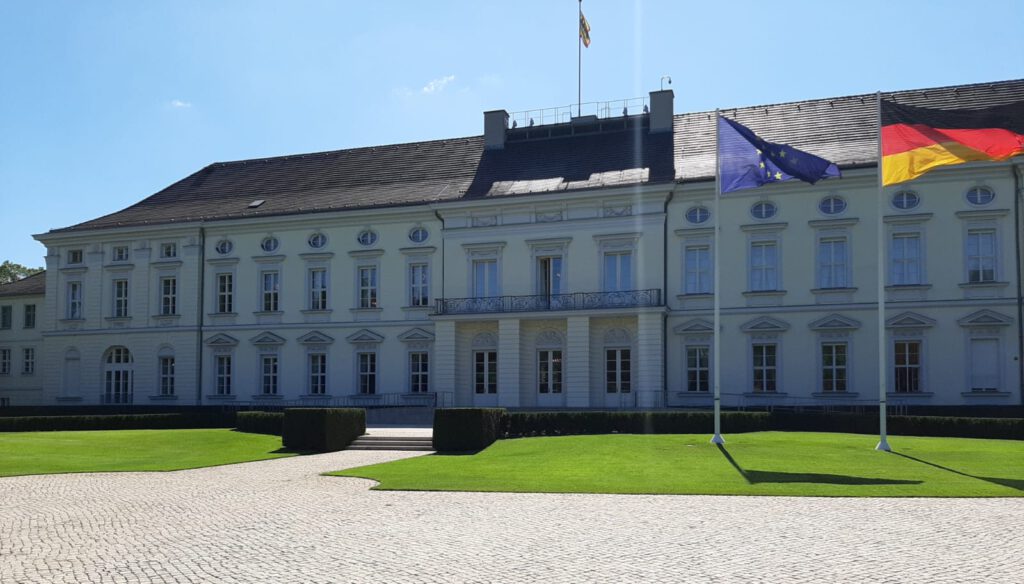 Gartenpflege Schloß Bellevue durch Galabau Daniel Wurl